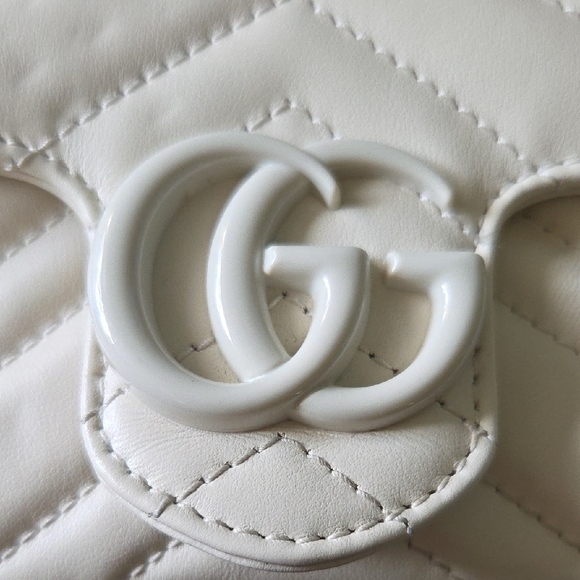 Gucci GG Marmont Flap Matelassé Quilted Marmont Super Mini Bag - Picture 3 of 8